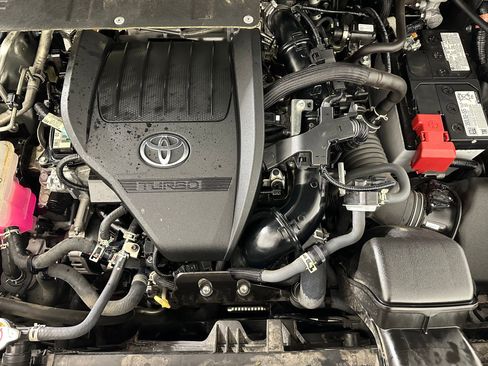 Used 2024 Toyota Highlander LE image 32