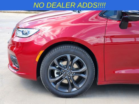 New 2026 Chrysler Pacifica Select image 10