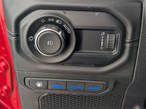 Used 2025 Jeep Wrangler Unlimited Sahara w/ Safety Group image 13