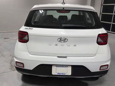 New 2026 Hyundai Venue SE FWD image 9