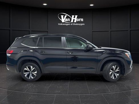 Used 2025 Volkswagen Atlas SE image 8