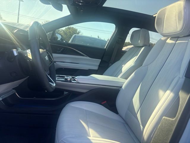 Certified 2024 Cadillac Lyriq Luxury AWD/4WD image 3