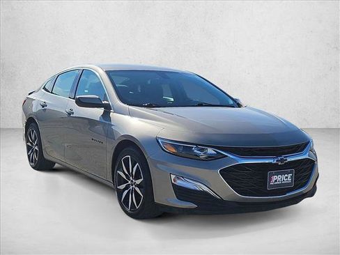 Used 2022 Chevrolet Malibu RS image 3