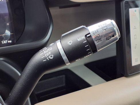 Used 2020 Land Rover Defender 110 HSE AWD/4WD image 25