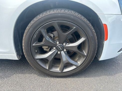 Used 2023 Chrysler 300 Touring w/ Sport Appearance Package RWD image 9