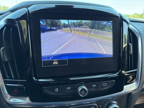 Used 2023 Chevrolet Traverse LT AWD/4WD image 11