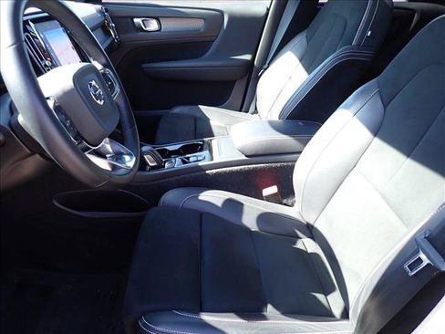 Used 2022 Volvo XC40 T5 R-Design AWD/4WD image 11