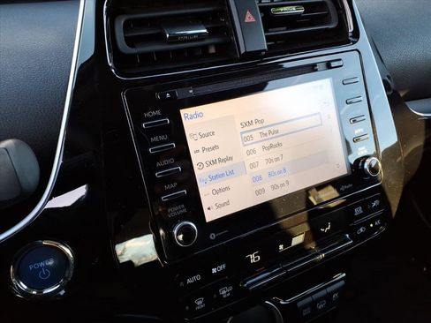 Used 2021 Toyota Prius Prime LE image 16