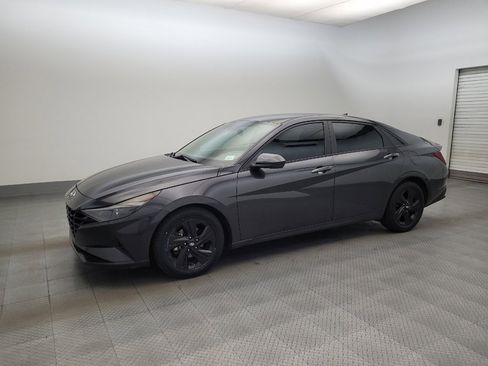 Used 2021 Hyundai Elantra SEL FWD image 2