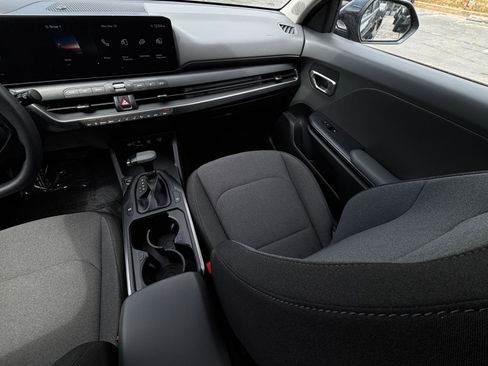 Used 2025 Kia K4 LXS image 37