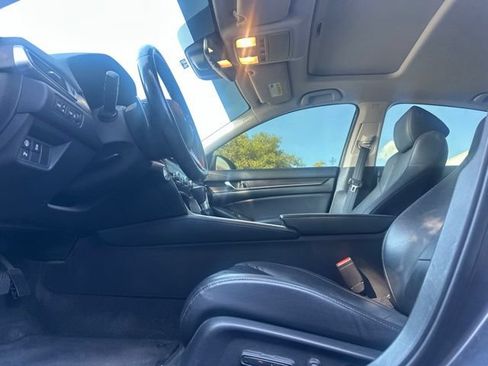Used 2018 Honda Accord Touring image 6