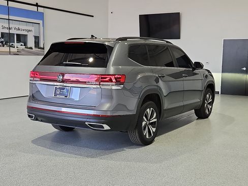 Certified 2024 Volkswagen Atlas SE FWD image 8