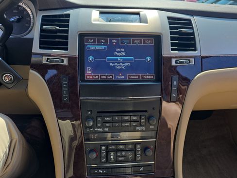 Used 2014 Cadillac Escalade Premium AWD/4WD image 14