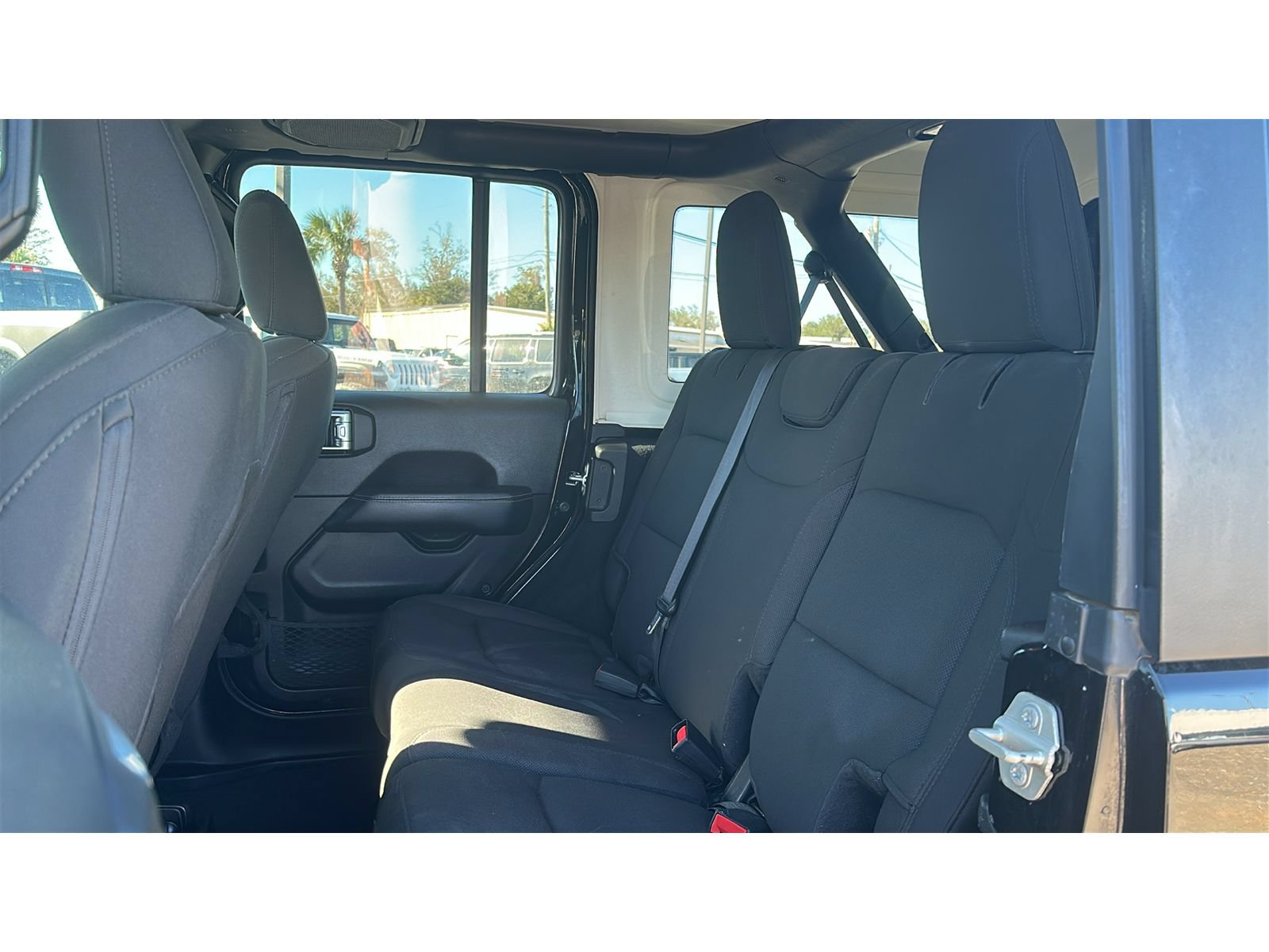 Used 2023 Jeep Wrangler Unlimited Sahara AWD/4WD image 14