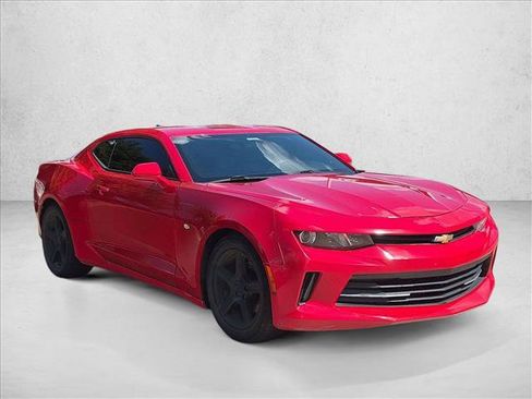 Used 2018 Chevrolet Camaro LT RWD image 3