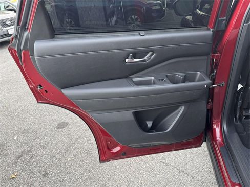 Used 2022 Nissan Pathfinder SL image 11