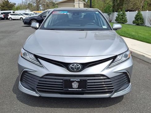 Used 2022 Toyota Camry XLE FWD image 2