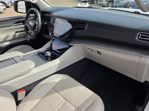 Used 2024 Jeep Wagoneer Series II w/ Flexible Seating Group RWD image 9