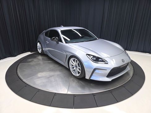 Used 2024 Toyota GR86 Premium RWD image 4