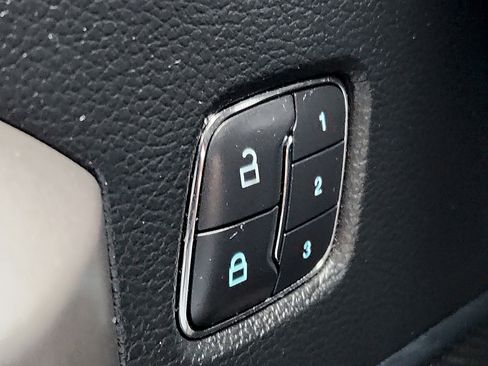 Used 2015 Ford F150 Platinum w/ Equipment Group 701A Luxury image 28