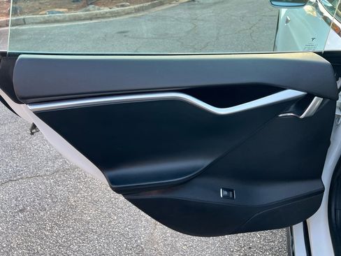 Used 2013 Tesla Model S Signature Performance image 9