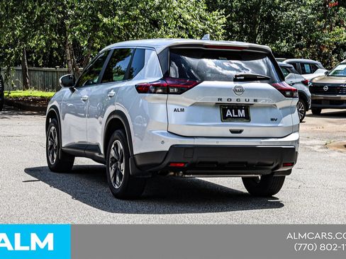 Used 2024 Nissan Rogue SV FWD image 8