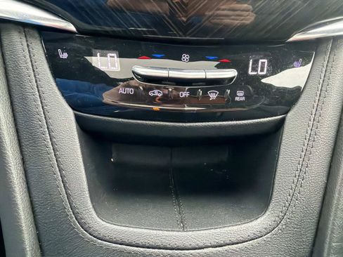 Used 2021 Cadillac XT6 Premium Luxury FWD image 28