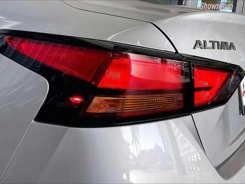 Used 2025 Nissan Altima 2.5 SR FWD image 17