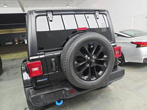 Used 2022 Jeep Wrangler Unlimited Sahara w/ Safety Group image 5