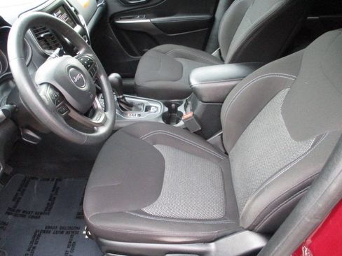Used 2019 Jeep Cherokee Latitude w/ Popular Appearance Group AWD/4WD image 7
