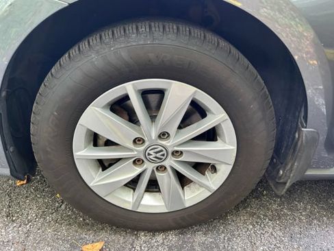 Used 2018 Volkswagen Golf S FWD image 37