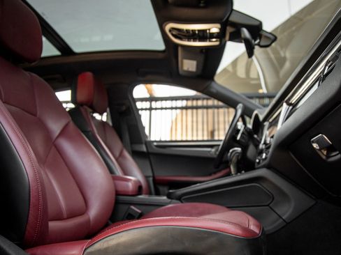 Certified 2022 Porsche Macan S AWD/4WD image 44