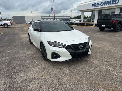 Used 2023 Nissan Maxima SR w/ Sport Mat Group FWD image 2