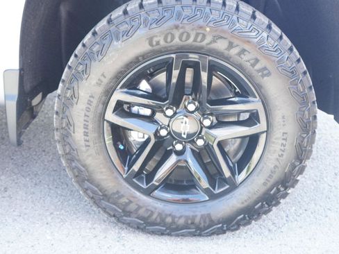 New 2026 Chevrolet Silverado 1500 Custom Trail Boss w/ LPO, Dark Essentials Package AWD/4WD image 14