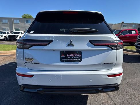 New 2026 Mitsubishi Outlander LE FWD image 5