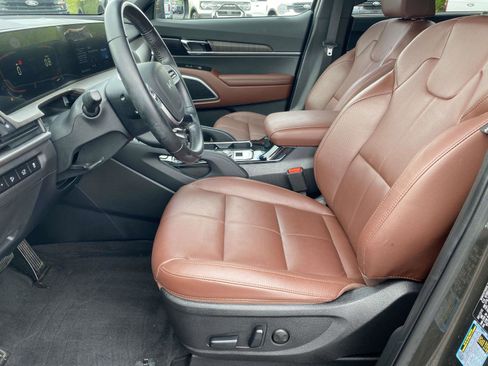 Used 2023 Kia Telluride EX w/ EX Captain's Chair Package image 15