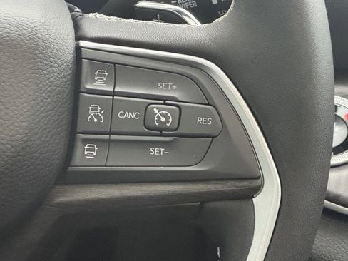 Used 2024 Jeep Grand Cherokee Limited image 16