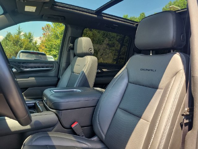 Used 2021 GMC Yukon XL Denali w/ Denali Premium Package AWD/4WD image 16