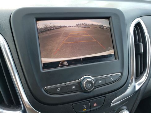 Used 2022 Chevrolet Equinox LT w/ Driver Convenience Package image 37