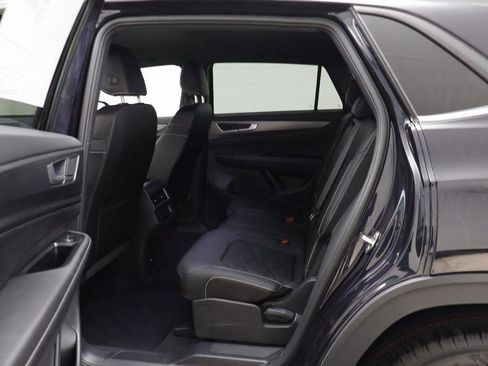 Used 2025 Volkswagen Atlas Cross Sport SE image 12