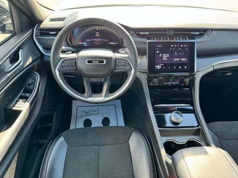 Used 2024 Jeep Grand Cherokee Altitude AWD/4WD image 20