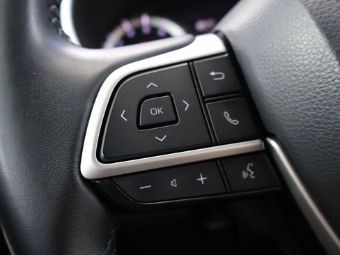 Used 2023 Toyota Highlander XLE FWD image 43