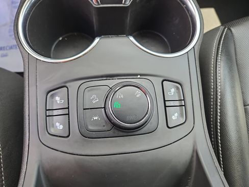 Used 2024 GMC Terrain SLT AWD/4WD image 25
