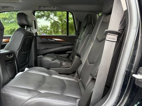 Used 2018 Cadillac Escalade Premium Luxury RWD image 38