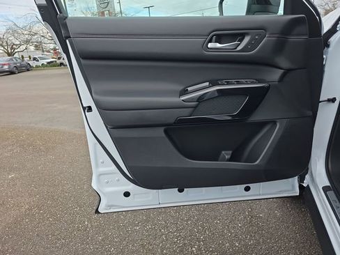 New 2026 Nissan Pathfinder Platinum image 19