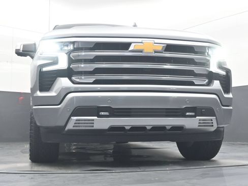 Used 2025 Chevrolet Silverado 1500 High Country AWD/4WD image 23