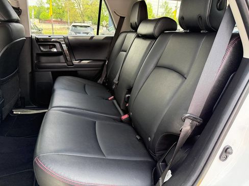 Used 2018 Toyota 4Runner TRD Off-Road Premium AWD/4WD image 28