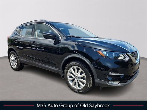 Used 2021 Nissan Rogue Sport SV image 1