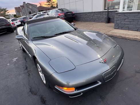 Used 2004 Chevrolet Corvette Convertible w/ Preferred Equipment Group image 13
