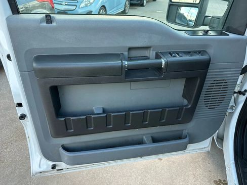 Used 2016 Ford F250 XL w/ Power Equipment Group image 9